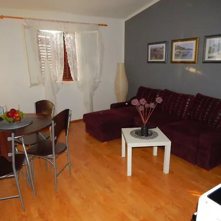 Apartman Din * Stari Grad (Hvar)